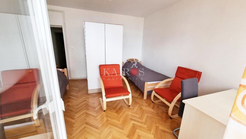 KRIMEJA, soba s 2 kreveta za 300€/mj (režije uključene)